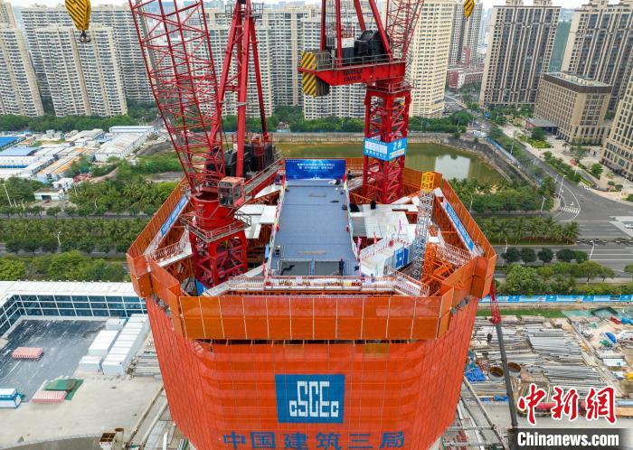 大国重器“空中造楼机”首次亮相海南自贸港