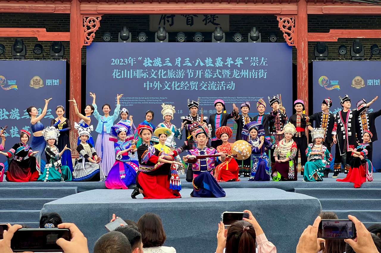 开幕式节目——中越服装秀