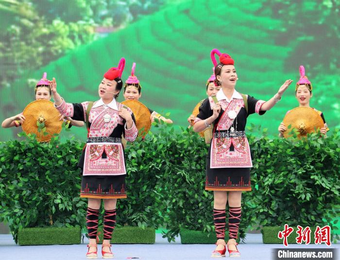 福建宁德各民族欢庆“三月三”：以舞会友 以歌传情