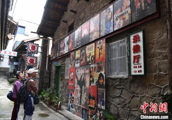 重庆：千年古镇打造“80街”吸引市民怀旧