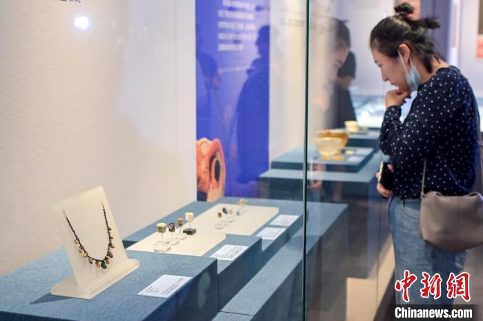 325件古玻璃器在琼亮相 系海南省博物馆首次引进国外展览