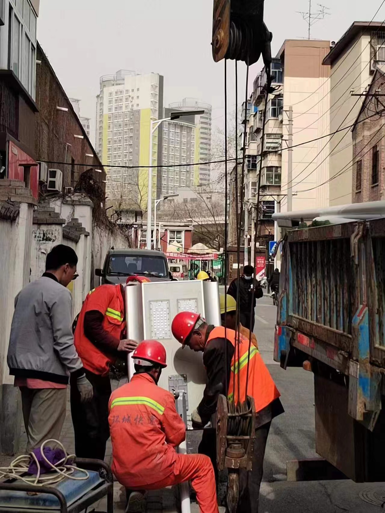 “郑点亮”治愈两年“旧伤”，郑州城管“跳起来”点亮大街小巷