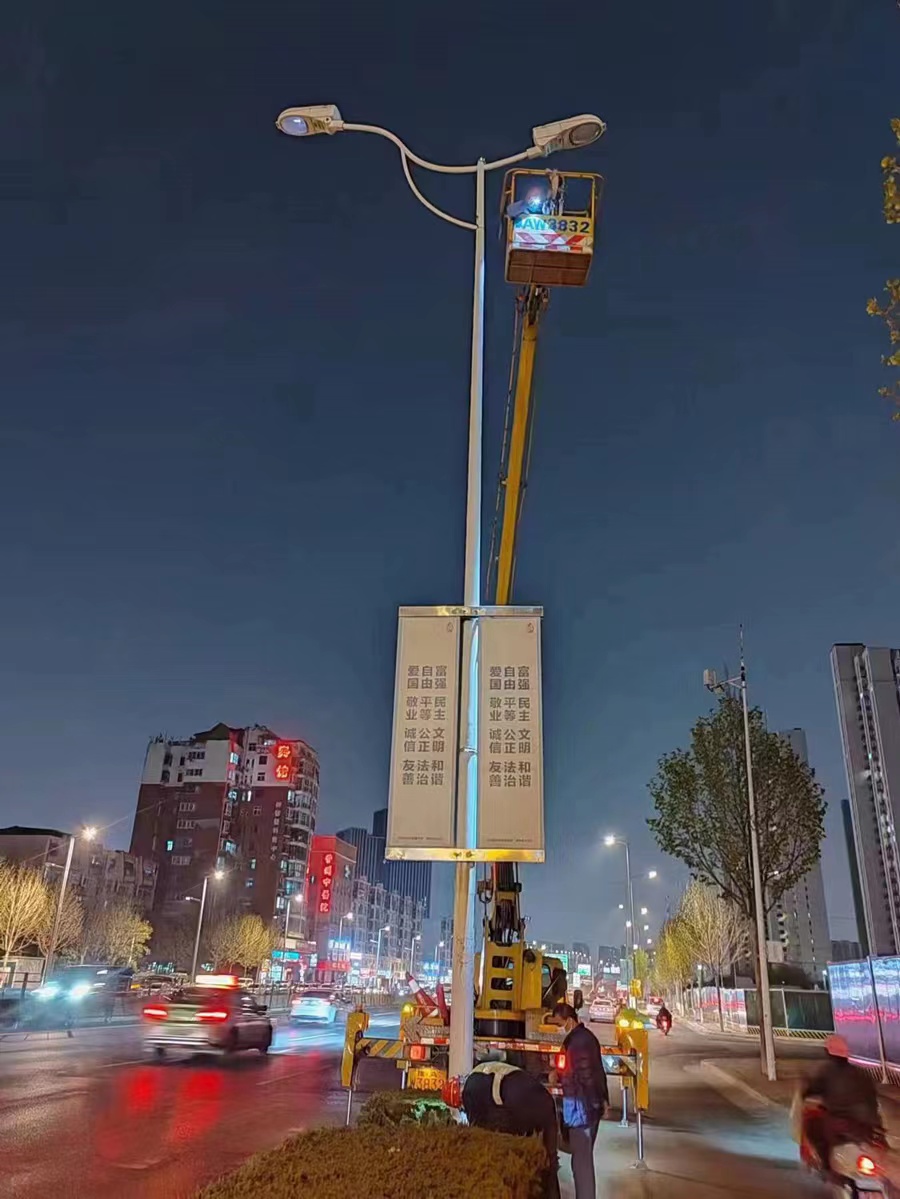 “郑点亮”治愈两年“旧伤”，郑州城管“跳起来”点亮大街小巷