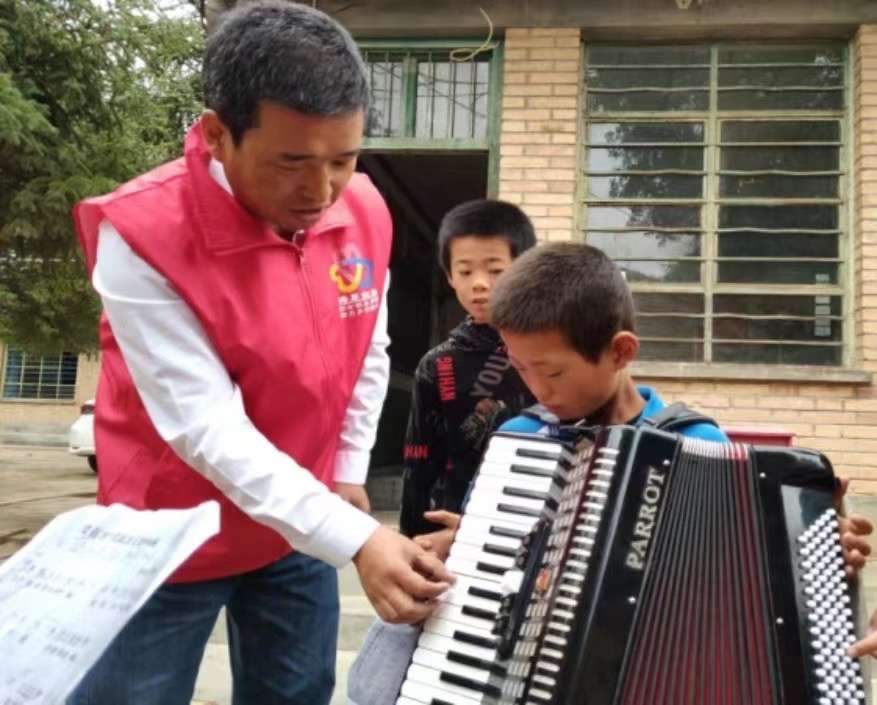 我和我的村丨我给孩子们教音乐