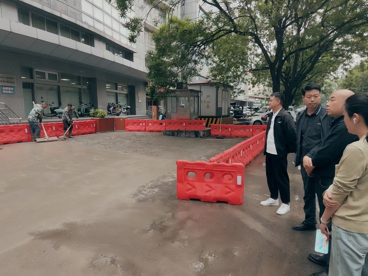 “跟班”基层城管人:“坐”到群众板凳上,“找”准群众关切点