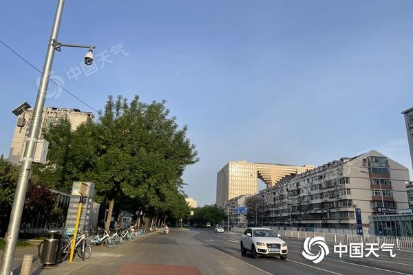 北京今天晴转多云最高温28℃ 昼夜温差较大早晚出行需添衣