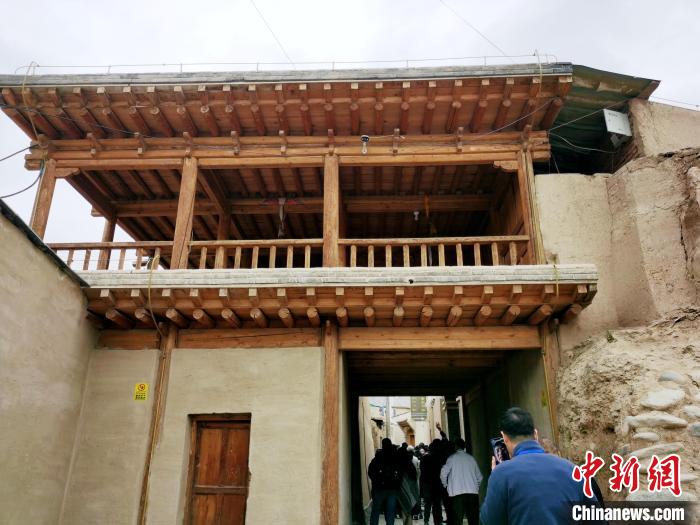 探访青海郭麻日古堡：700年“军营城”兼具传统与现代风