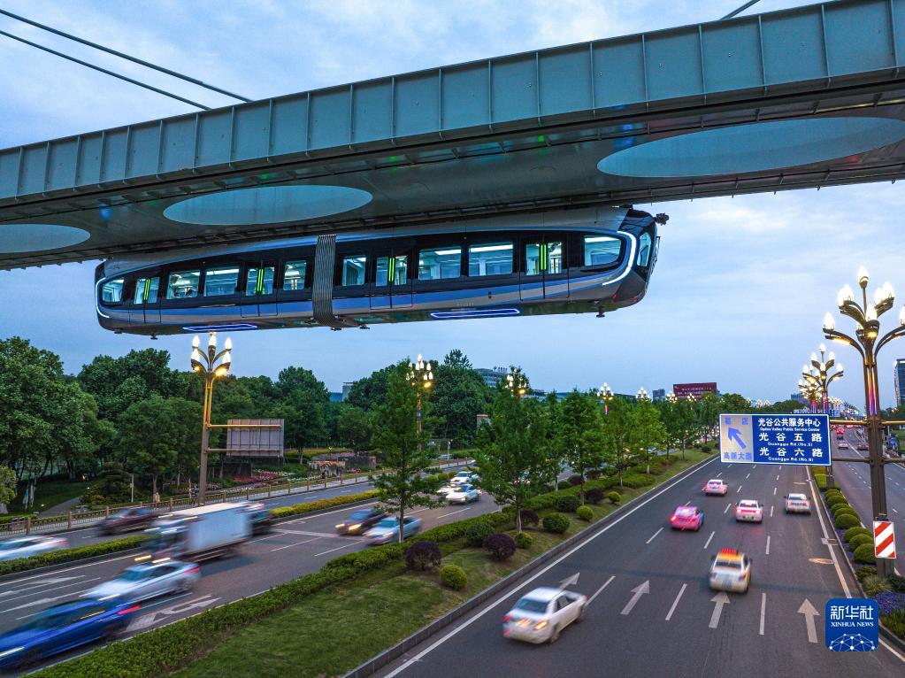 驶向未来！“光谷光子号”空轨建成试跑
