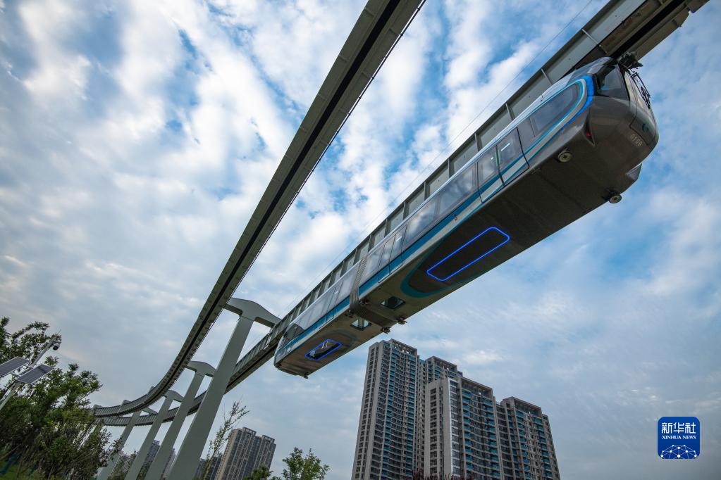 驶向未来！“光谷光子号”空轨建成试跑