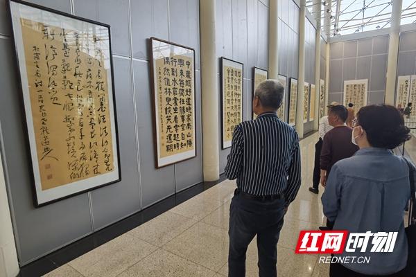 与古为徒书写中国文化 近200幅龙育群书法作品在长沙展出