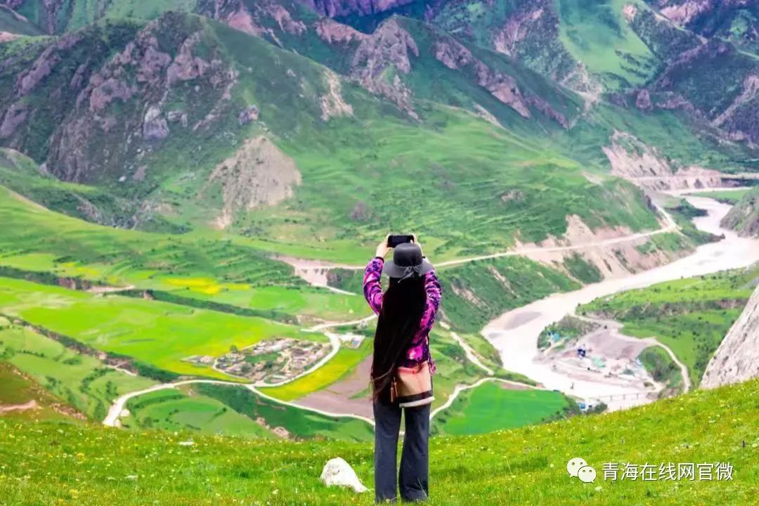 【中国旅游日】在青海囊谦打卡最好意思的欢畅