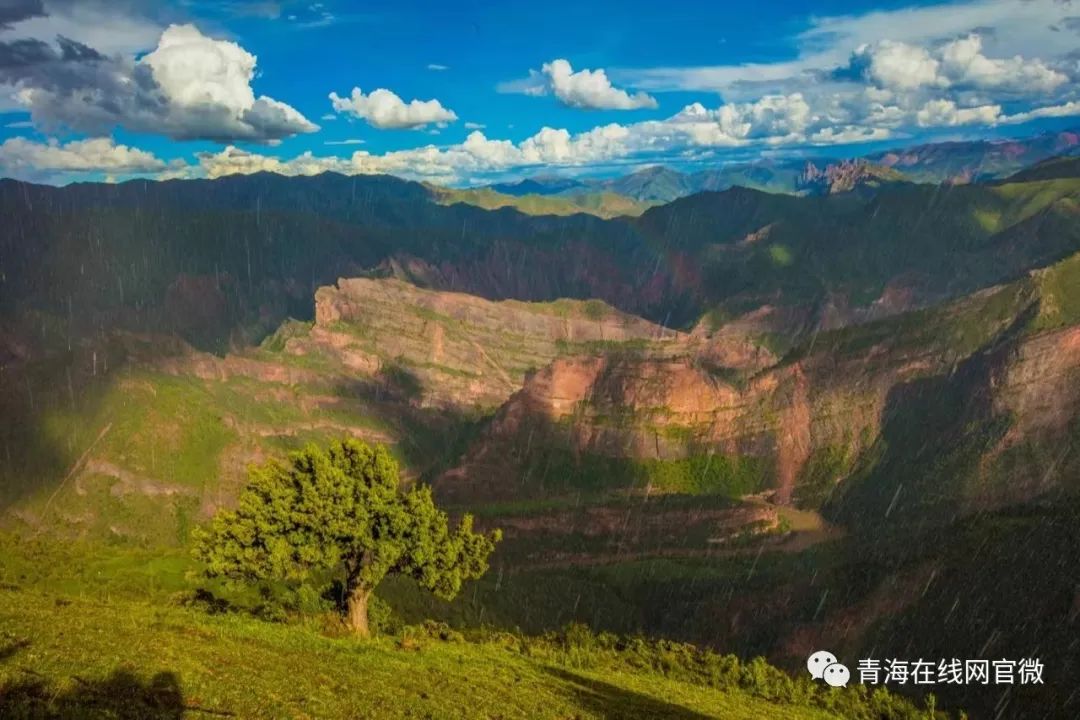 【中国旅游日】在青海囊谦打卡最好意思的欢畅