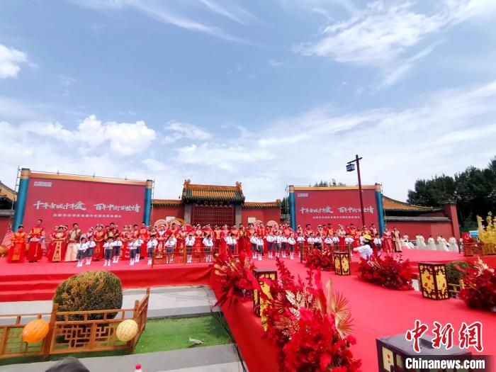 沈阳千年古城上演首届中式公益集体婚礼
