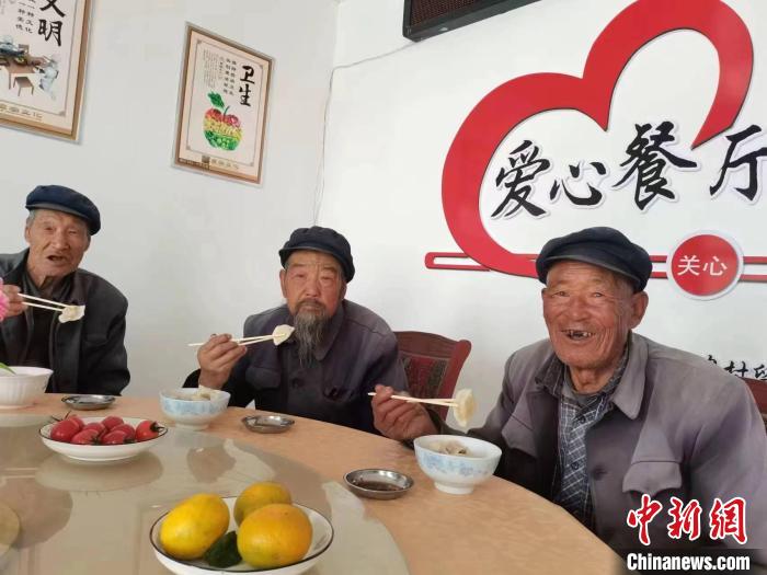 暖心又暖胃 甘肃漳县“爱心食堂”饭菜飘香