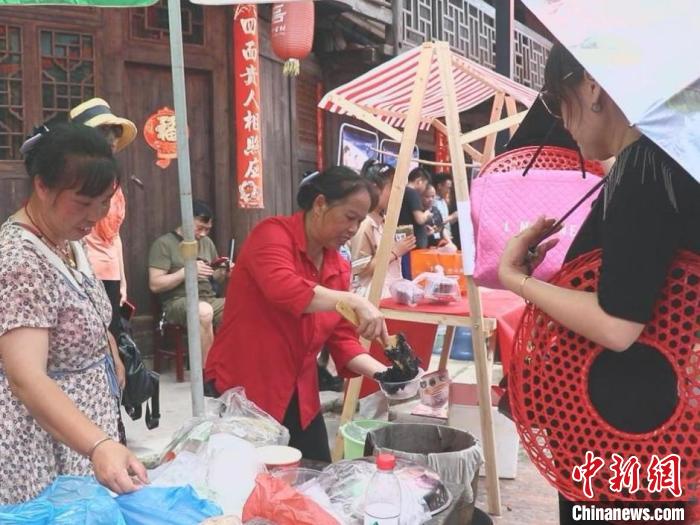 湖南会同一片“乌饭”树叶 长出“百万”产业