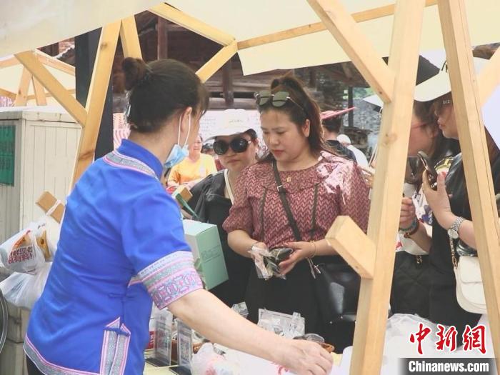 湖南会同一片“乌饭”树叶 长出“百万”产业