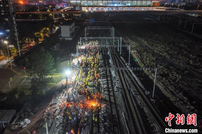 四川成都至宜宾高铁引入成都东站站改工程启动