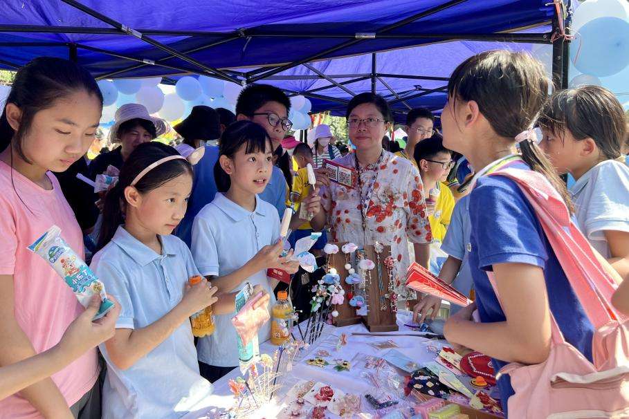 南宁市滨湖路小学爱心义卖庆六一
