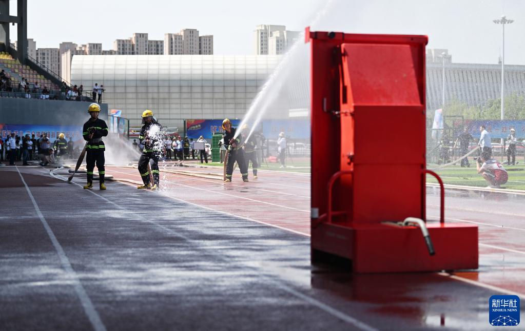 天津：消防运动会 技能大比拼