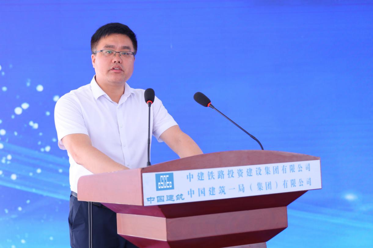 中建铁投集团济菏高速改扩建三标项目顺利举办2023年“安全生产月启动会”暨交通事故应急救援演练 5、瞿波总讲话