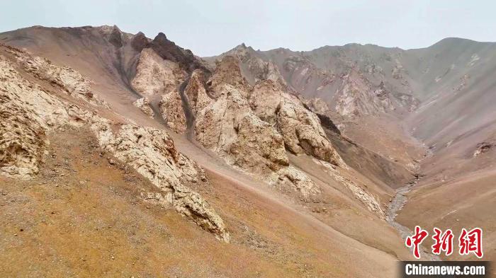 新疆阿尔金山发现逾2500平方公里喀斯特地貌（图）