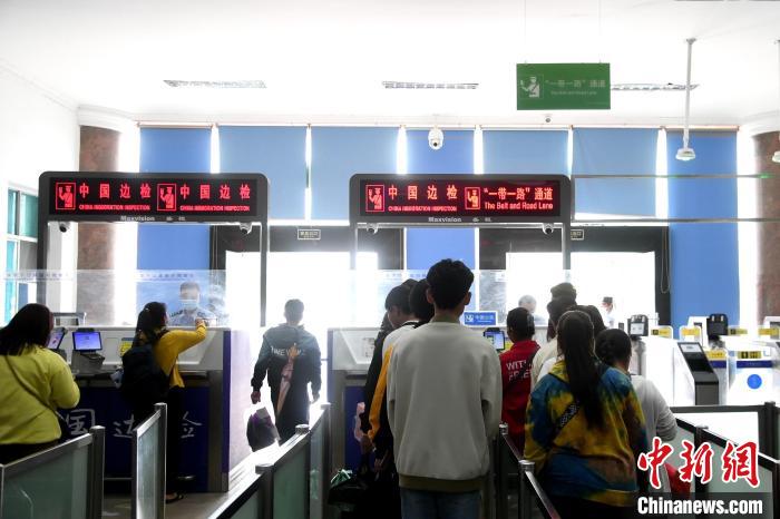 云南瑞丽边检站2023年至今出入境流量突破100万人次