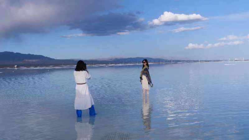 青海：茶卡盐湖“以文促旅”迎客来
