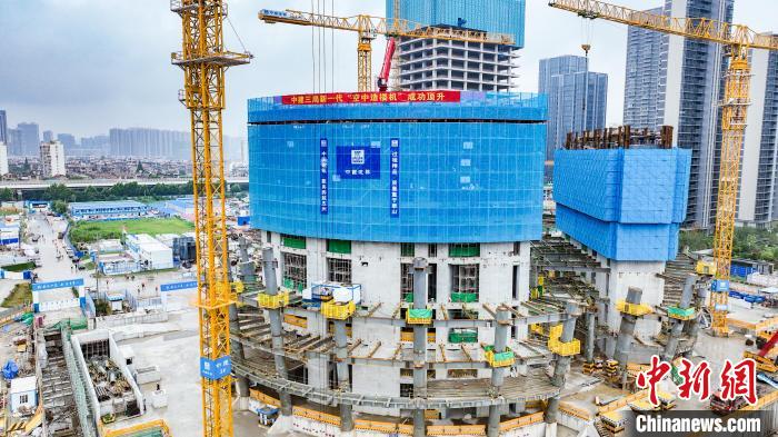 武汉造“空中造楼机”升级：更快更轻更智能
