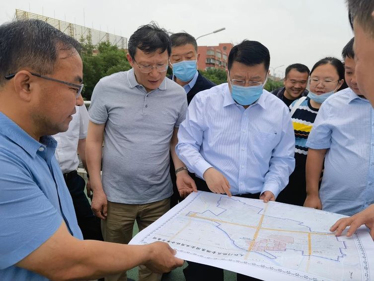 北京市委副秘书长王灏一行赴丰台区调研绿隔地区市属国有企业用地情况