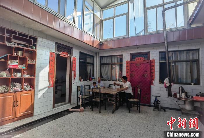 甘肃靖远：“岷县花儿”翻山越岭定居黄河岸 “他乡变故乡”