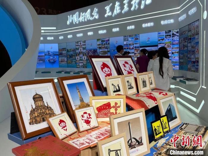 黑龙江省旅发大会“好萌油” 吉祥物萌萌和油油亮相揽客