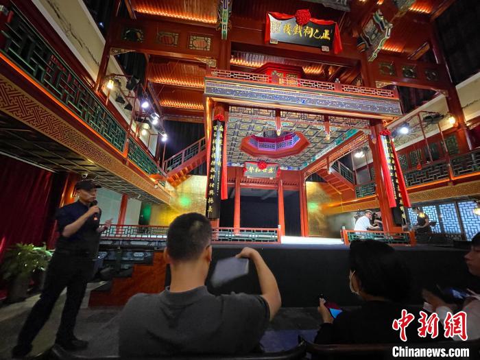 走进“中国戏楼活化石”正乙祠：感受传统文化“焕新”与“回归”