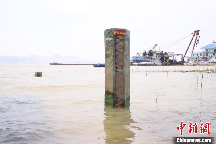 鄱阳湖水位持续走低 一周内下降超1米