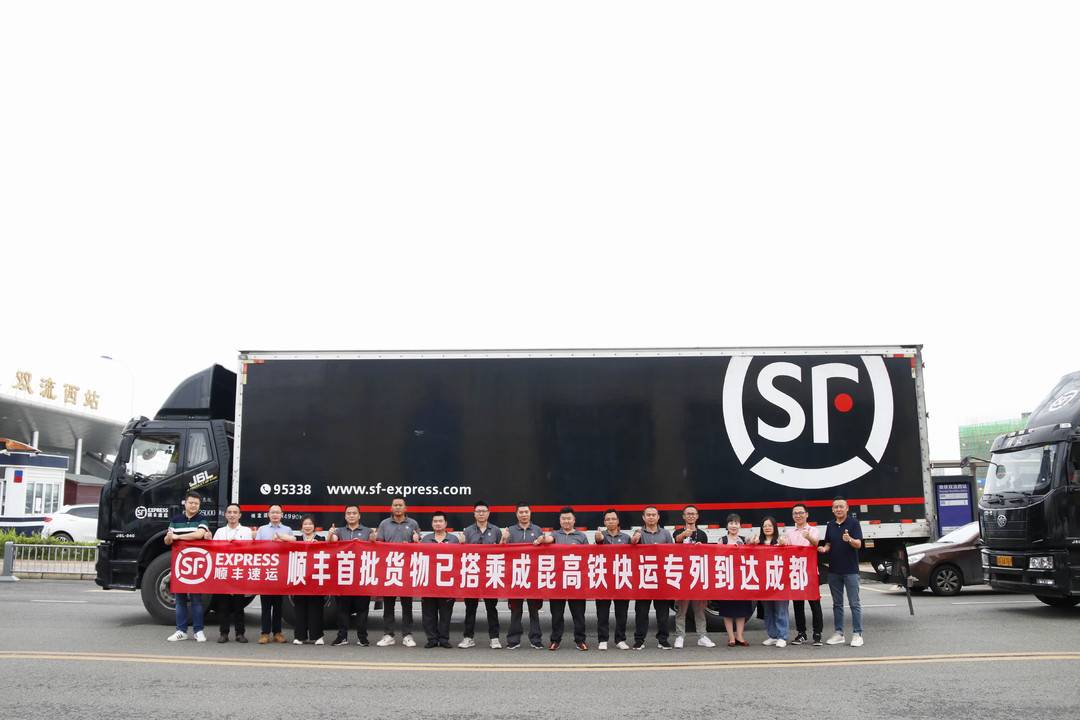 成都首趟整列“高铁快运”动车组发车:成都至昆明双向开行 成都首趟整列“高铁快运”动车组发车:成都至昆明双向开行