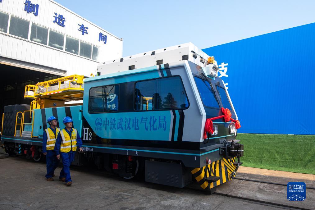 氢能源地铁施工作业车在湖北襄阳下线