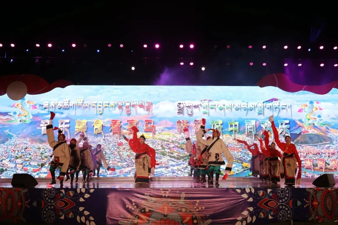 青海玉树用独具民族特色的歌舞盛宴欢迎八方宾朋