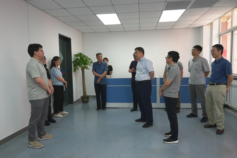 石晓冬同志带队到北规弘都院下沉指导并实地调研