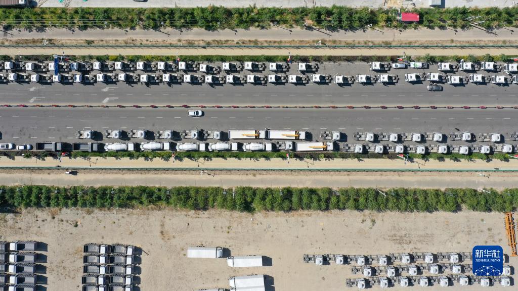 新疆霍尔果斯：外贸商品车出口量持续攀升