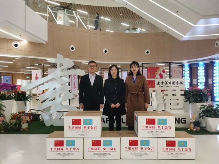 以书为媒 以文传声——江苏连云港图书专架落户“一带一路”友城图书馆