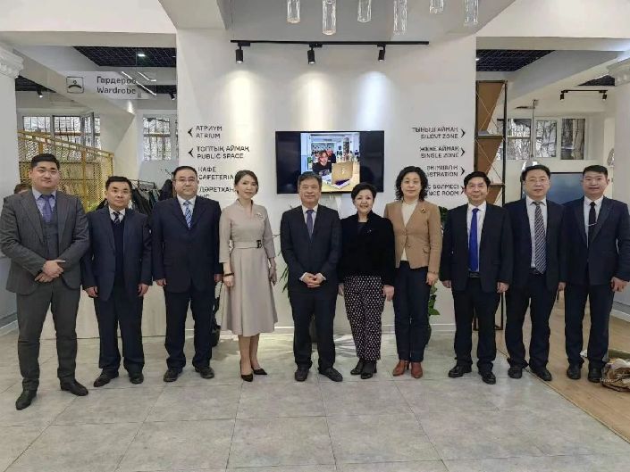 以书为媒 以文传声——江苏连云港图书专架落户“一带一路”友城图书馆