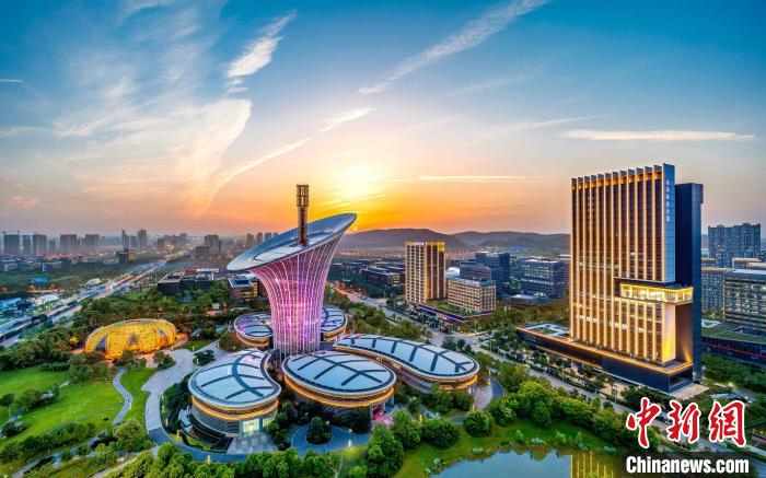 （高质量发展调研行）中国光谷：“一束光”照亮一座世界级创新城