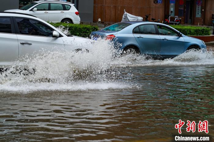 黑龙江连续发布8次暴雨红色预警信号 哈尔滨部分地区停课