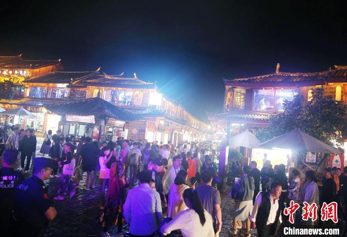 云南丽江旅游持续升温 上半年接待游客3600余万人次