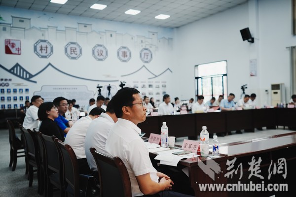 社科专家学者齐聚许家冲 共话乡村振兴