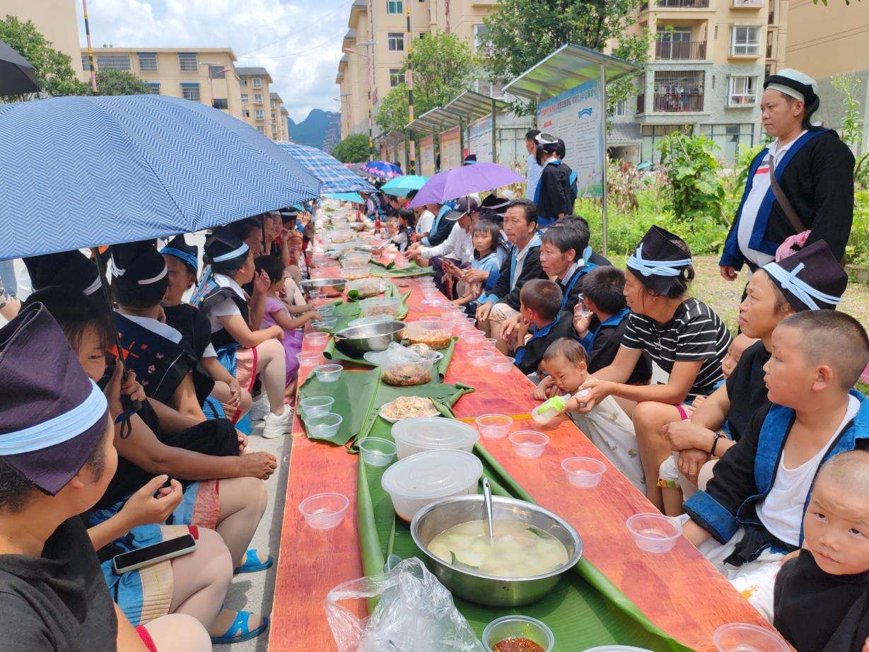 广西南丹县举办瑶年民俗旅游活动