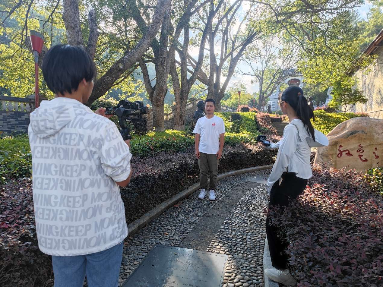 南宁师大新传师生赴福建开展红色研学活动