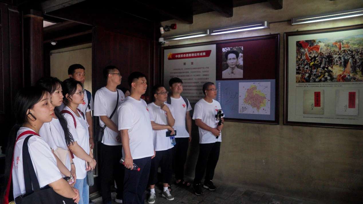 南宁师大新传师生赴福建开展红色研学活动