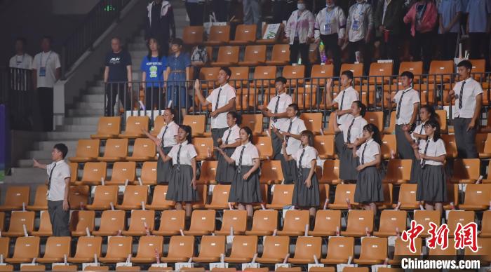 内蒙古六残运开幕式特写：手语“唱”国歌，听障学子的高光46秒
