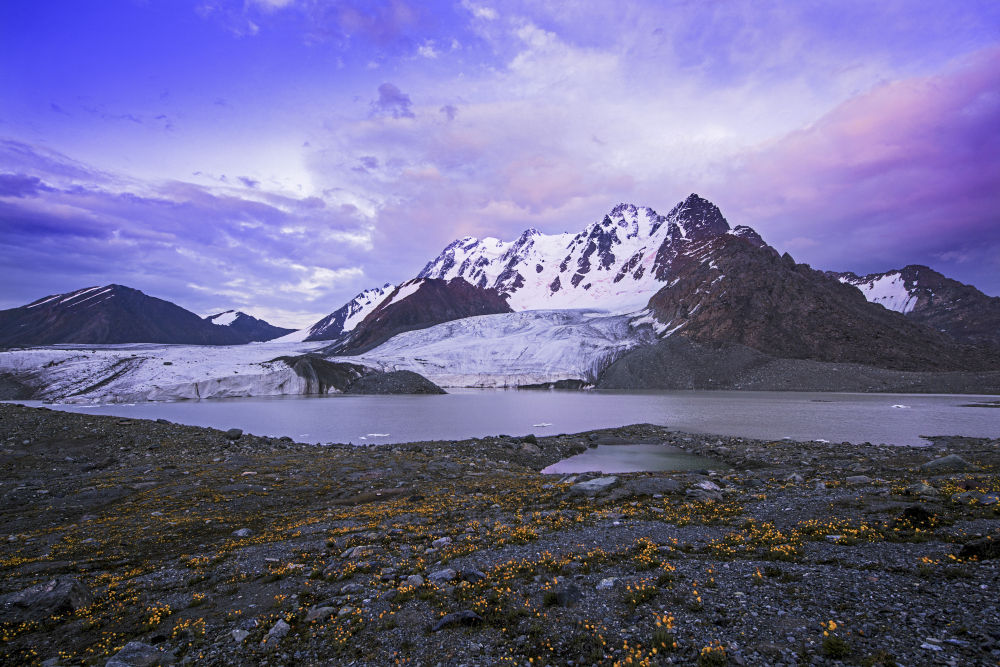 或气势如虹,或奇秀俊逸或峰峦重叠,或冰川耸峙阿尔泰山,天山,昆仑山