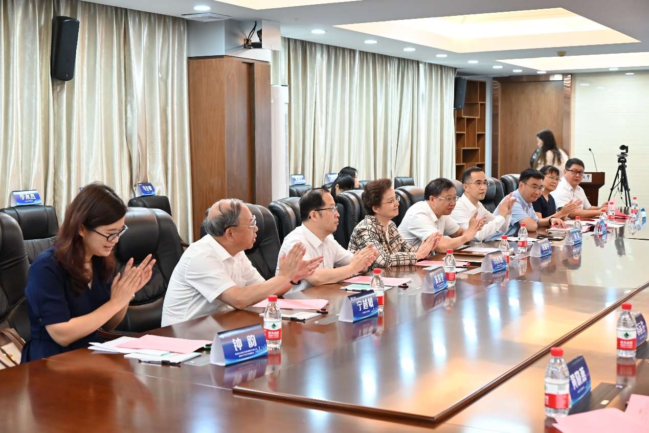 “粤港澳大湾区打造新发展格局战略支点的策略与路径”圆桌论坛在广州举行